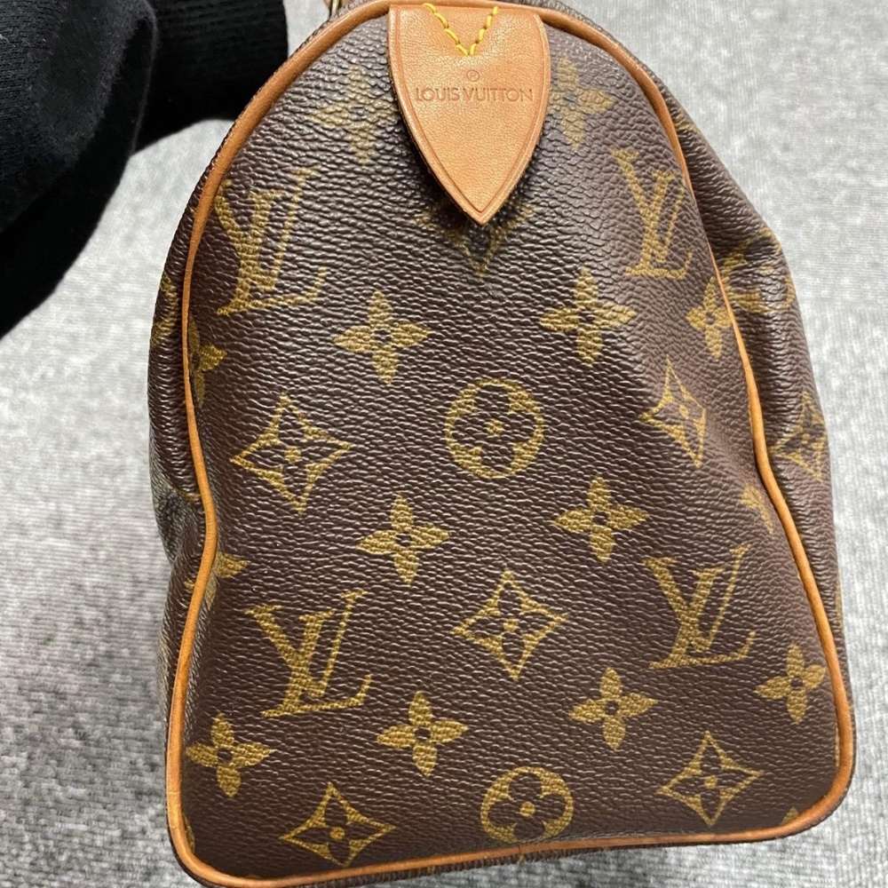 Authentic Louis Vuitton speedy 25 with dust bag, lock, and key - Picture 4 of 14